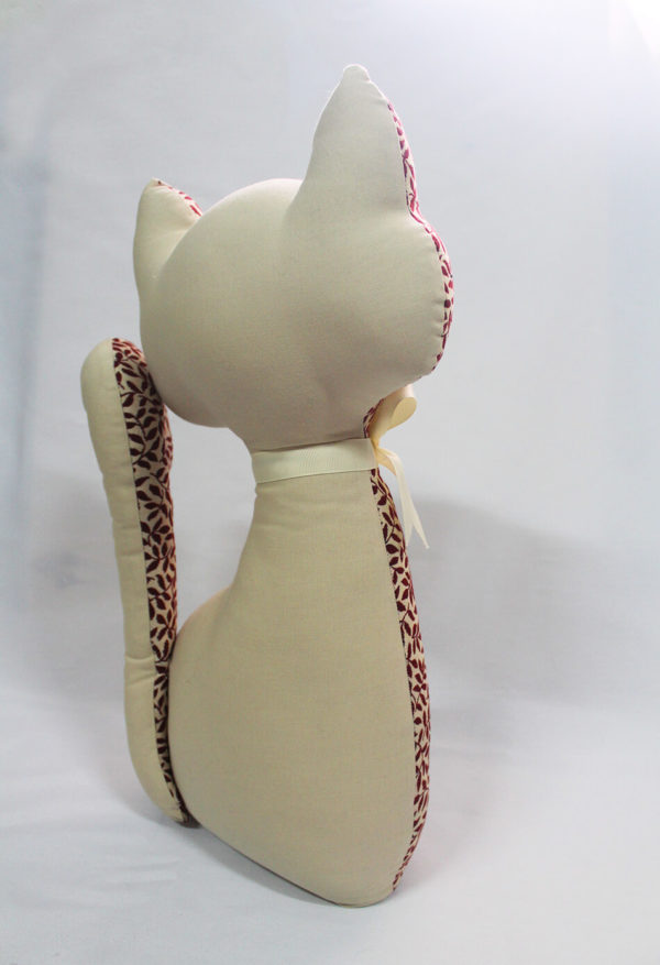 Gato de tela hojas