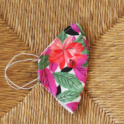 Mascarilla de tela estampado floral y hojas