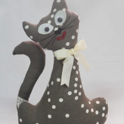 Gato de tela de lunares