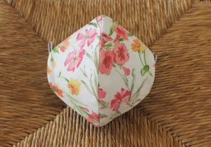 Mascarilla de tela estampado floral