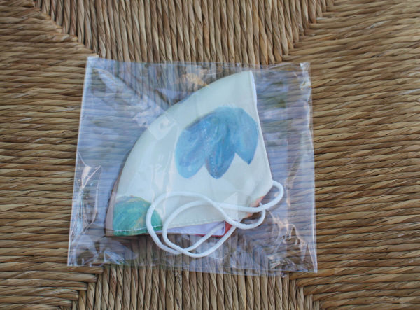 Mascarilla de tela estampado de petalos